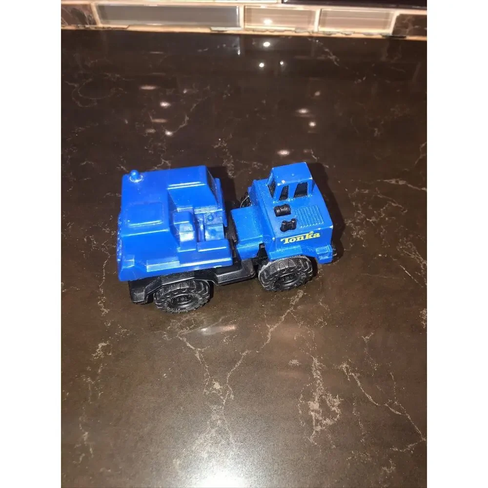 vintage Tonka Corp. Mini Tractor Toy Kids Tonka Tractors dump truck‎ Lot Of 3